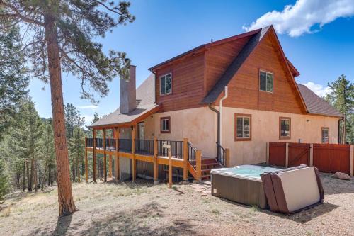 Pine Maison | 8 Mi to Staunton State Park Mtn-View Hideaway!