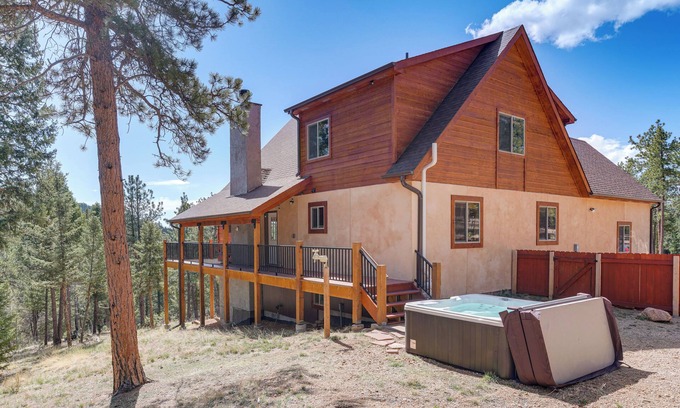 Pine Cabine | 8 Mi to Staunton State Park: Mtn-View Hideaway!
