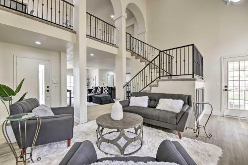 Glendale Maison | 8 mi to Westgate Family-Friendly Glendale Home!