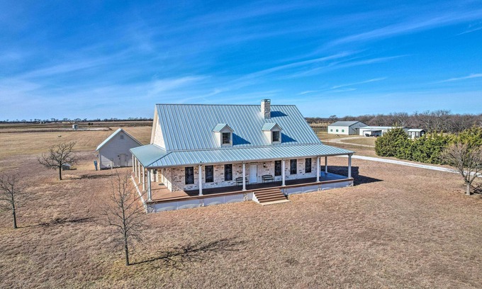 Era Maison | 8 Mi to White Rock Lake: Spacious Krum Home