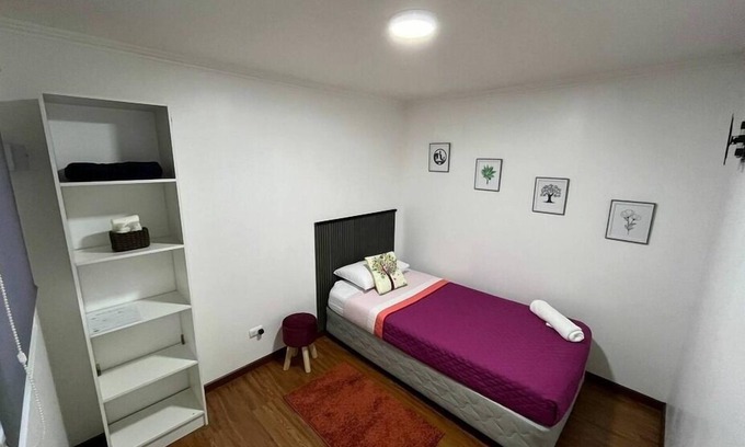 Pudahuel Appartement | ¡8 minutes from the airport! Room with a shared bathroom at a traveler's house