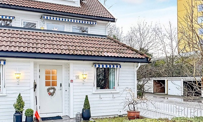 Kristiansand Maison | 8 person holiday home in Kristiansand S