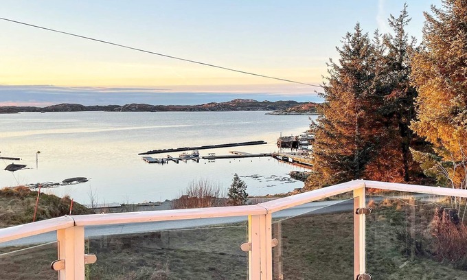 Gulen Municipality Maison | 8 person holiday home in Mjømna