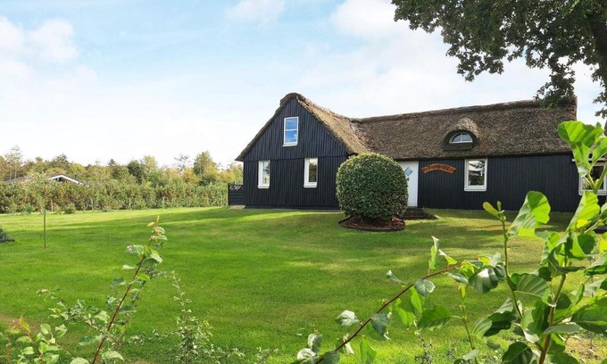 Ertebølle Maison | 8 person holiday home in Farsø