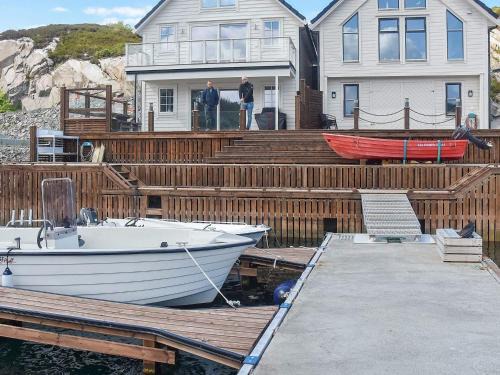 Bomlo Maison | 8 person holiday home in Urangsvåg-By Traum