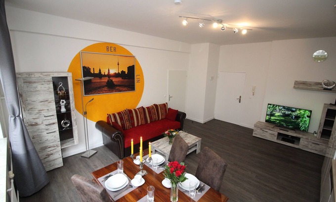 Tempelhof Appartement | 8 chambres à 19 personnes, un mobilier luxueux, « Iris8 »