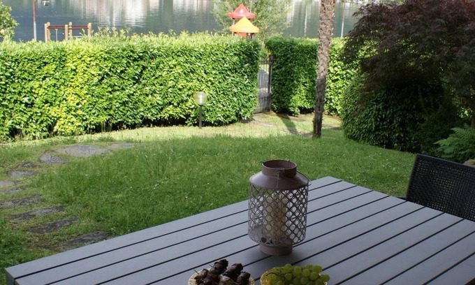 Brusimpiano Appartement | 80 m2 3 pièces partie de la maison directement sur le lac de Lugano