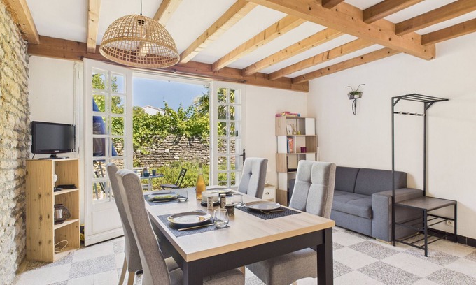 Les Portes-en-Re Chalet De Ski | 800 m from the beach, garden, house for 4