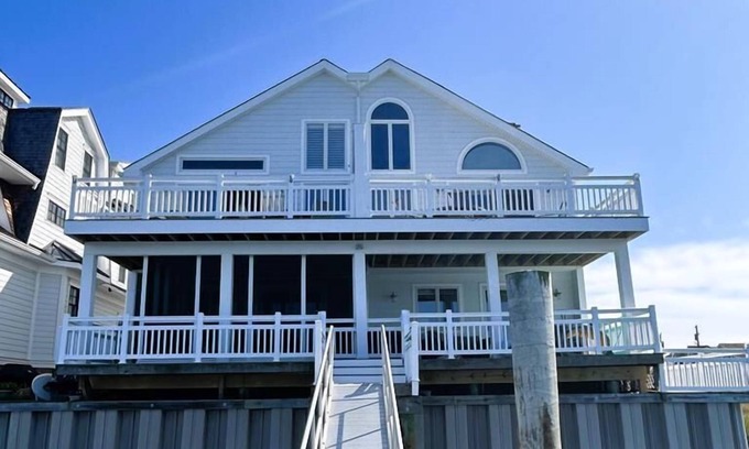 Townsend's Inlet Copropriété | 8005 Roberts Avenue North