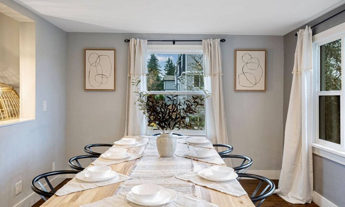 Esperance Maison | 8022 entire · Huge 8b5b House @Edmonds/close to Ferry Terminal