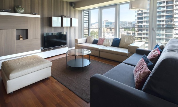 Diagonal Mar i el Front Maritim del Poblenou Appartement | 808 - Beachfront Apartment w/Pool