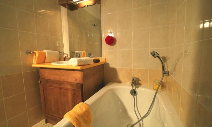 Plan Peisey Appartement | 250m du centre station, remise en forme, piscine, terrasse, balcon, télévision, casier à ski