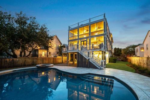 Isle of Palms Maison | 814 Carolina - Custom Private Home -Pool, Roof Top Deck