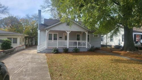 Crestline Heights Maison | 83rd Street Comfy Cottage