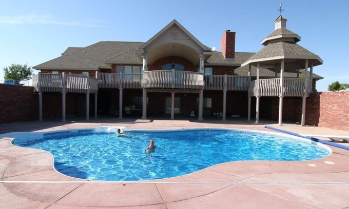 Roswell Maison | 8600 Square Feet Of Luxury On 100 Acres Just Minutes From Town