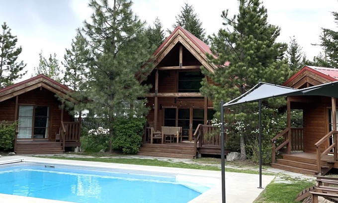 Leavenworth Cabine | Icicle Camp Cabins, Hot Tub, Walk to Sleeping Lady & Ski Trails, Cheminée
