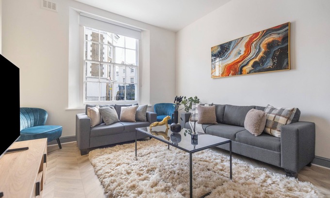Regent's Park Maison | 8BR Gem in Prime Location: Perfect for Group Stays