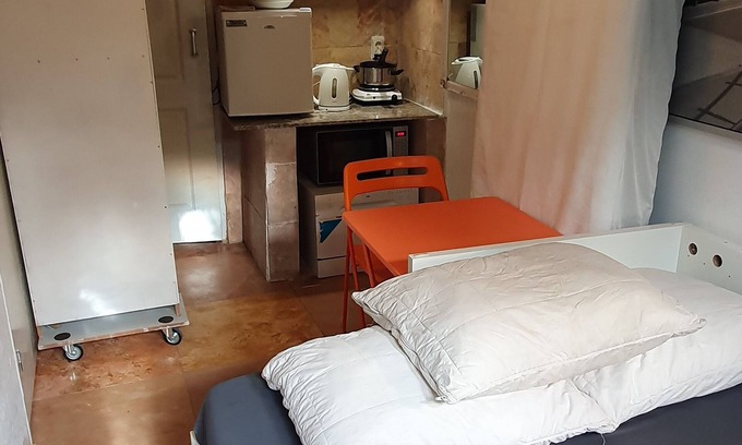 Duivendrecht Maison | 8m2 studio near metro station and bus stop