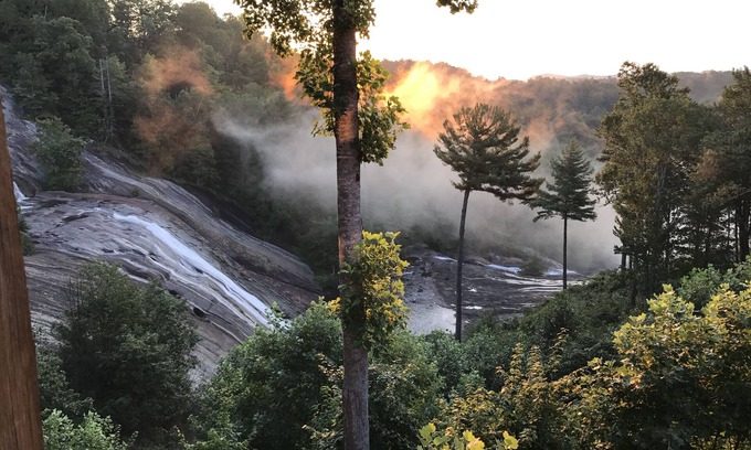 Lake Toxaway Copropriété | REDUCED RATES, N.C. SMOKY MOUNTAINS & WATER FALL VIEW. PET FRIENDLY !