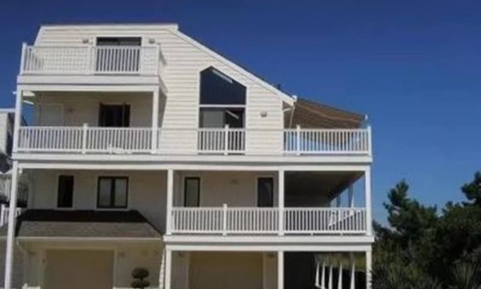 Townsend's Inlet Maison | 9 82nd Street Unit A