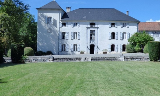 Montjoie-en-Couserans Autre | 9 bedrooms with bathroom and toilet for 23 people, large swimming pool, river