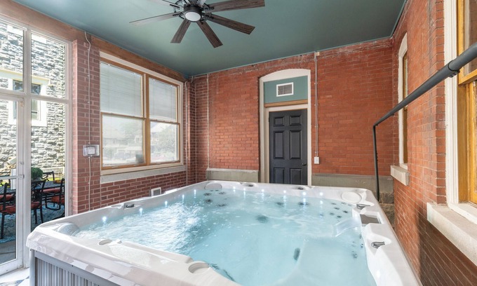 Lansford Maison | 9 Bedroom, Sleeps 22! Hot Tub & Game Room - Minutes to Jim Thorpe