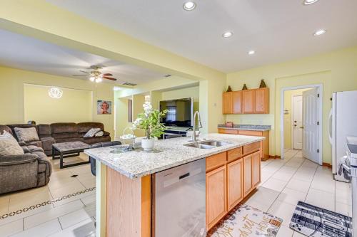 Riverview Maison | 9 Mi to Apollo Beach Riverview Getaway!