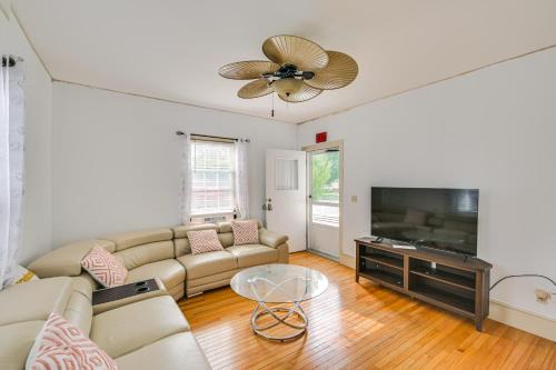 Malden Appartement | 9 Mi to Dtwn Boston Cozy Malden Apartment