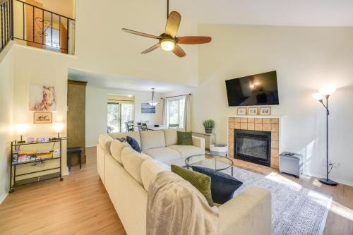 Malta Maison | 9 Mi to Saratoga Racetrack Townhome with Bicycles!