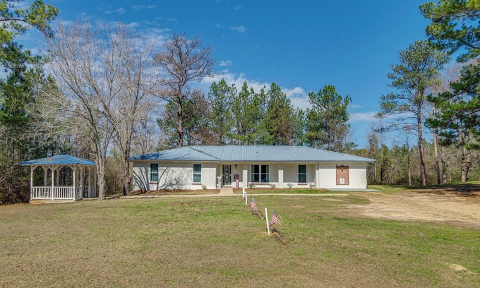 Newhebron Appartement | 9 Mi to Water Park: Silver Creek Gem w/ Fireplace!