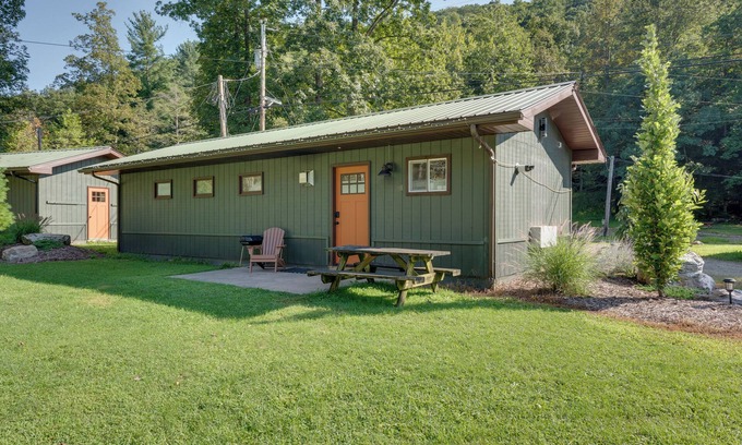Hillsgrove Cabine | 9 Mi to Worlds End State Park: Cabin in Hillsgrove