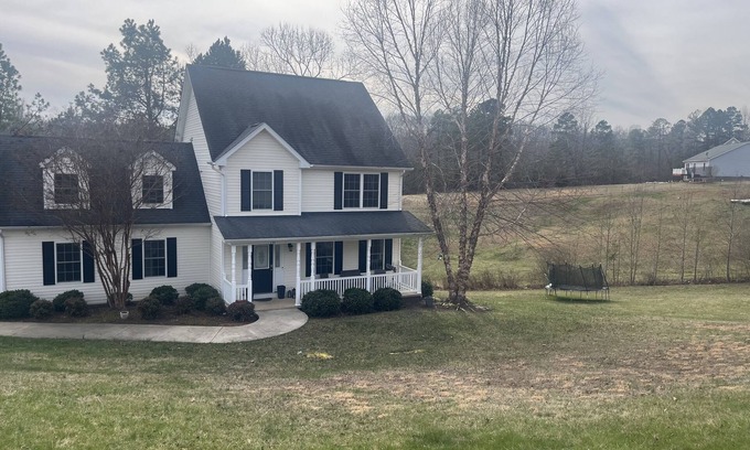 Madison Heights Maison | 9 Miles from Liberty, Jet Ski Rental, 7 min from Paddle Boarding on the James