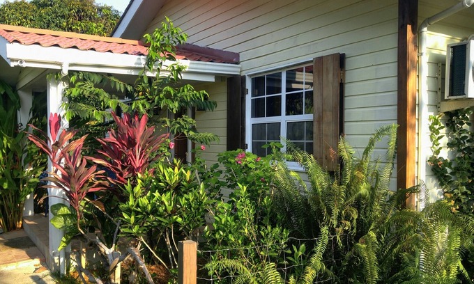 Forest Home Maison | 900 sq ft Casita w / Pool pour un court ou location à long terme