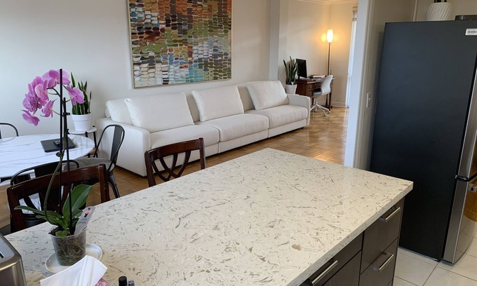 Forest Hill South Copropriété | 900 Square feet Lovely one bedroom, with office space in the Midtown Toronto