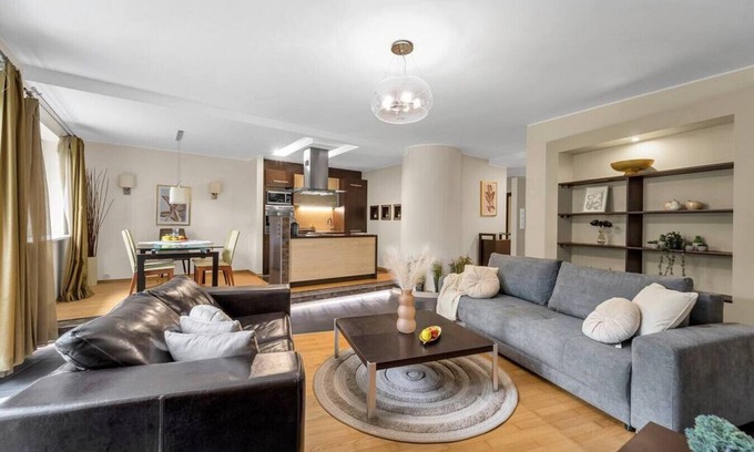 Ochota Appartement | 90m2 Prestige Suite - Parking & Jacuzzi & AirCon by Rentujemy