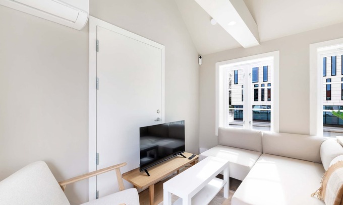 Kristiansand Maison | 92m to Kvadraturen I Renovated 2025 l Balcony