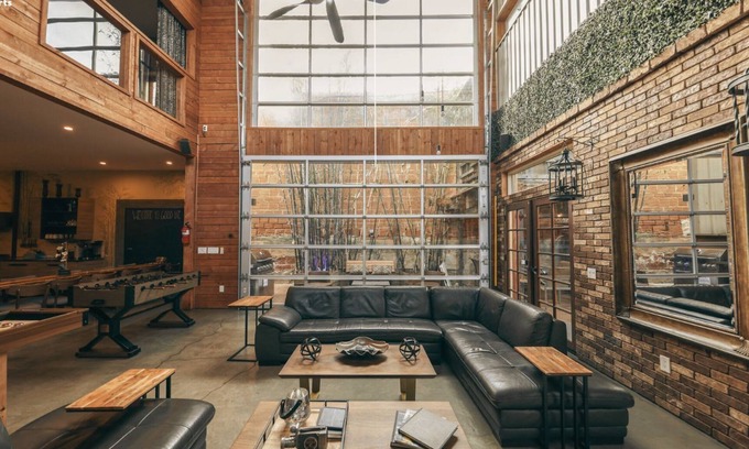 Grant Hill Appartement | 9BR Bamboo Loft * Near Downtown 21 bed 26 capacity