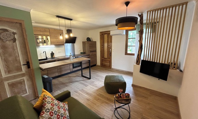 Monacia-d'Aullene Appartement | A 10 mn des plages, appartement refait à neuf au cœur d'un village authentique.