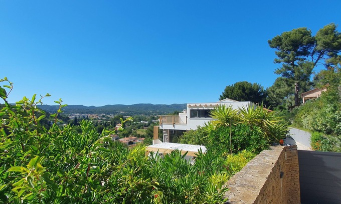 La Ciotat Maison | A 10 minutes de la plage a Pied. Maison individuelle avec grande piscine.