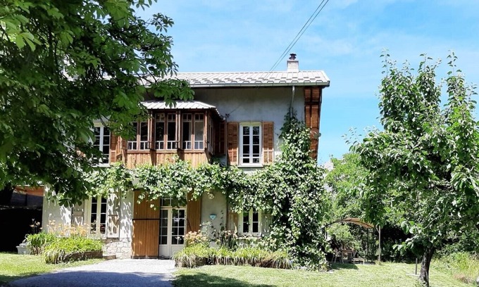 Beauvezer Appartement | L'atelier d'Emile, 15 mn du Val d’Allos, T3, 6 personnes sur terrain de 700 m²