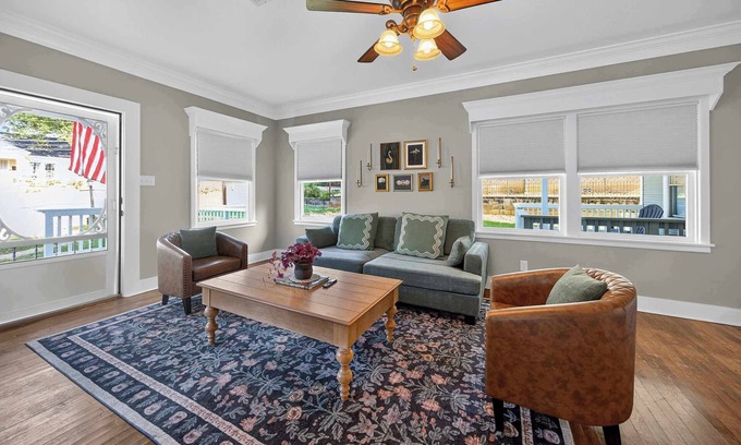 Tyler Maison | A 1921 Craftsman with Charm in Tyler!