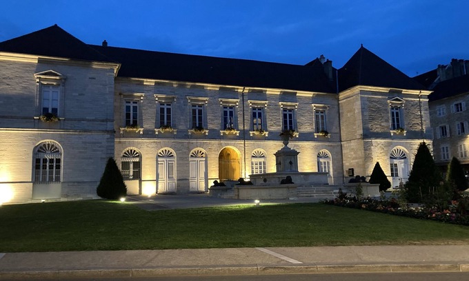 Lons-le-Saunier Appartement | A 5min à Pieds du Centre et de L'établissement Thermal
