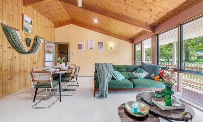 Kurrajong Maison | A 6-bedroom home that accommodates 16 people, featuring a home cinema and air conditioning