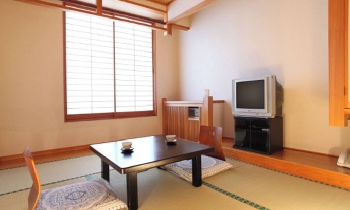 Matsumoto Hôtel | A 6tatami Japanesestyle room with a view of the / Matsumoto Nagano