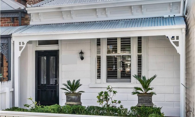 Albert Park Appartement | A+Albert Park. Bespoke Brilliance. 4Bed 2Bath.