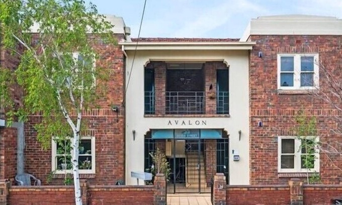Albert Park Appartement | A+ Albert Park Art Deco Gem. Sleeps 5. Bevan4.