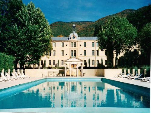 Montbrun-les-Bains Appartement | A beautiful 2 persons studio in a chateau with swimming pool