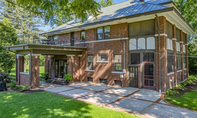 Rockford Maison | A Beautiful Escape By The Riverside!