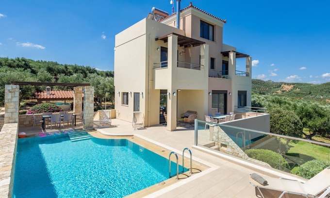 Stalos Villa | Une belle villa isolée avec piscine privée et magnifique vue à 360 °