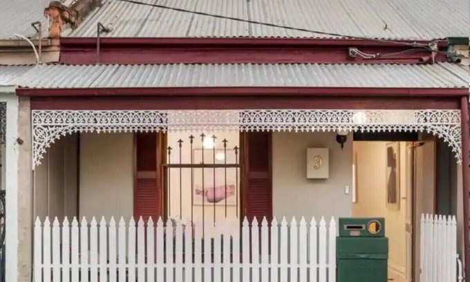 North Melbourne Maison | A Beautiful Terrace House With Parking & Courtyard